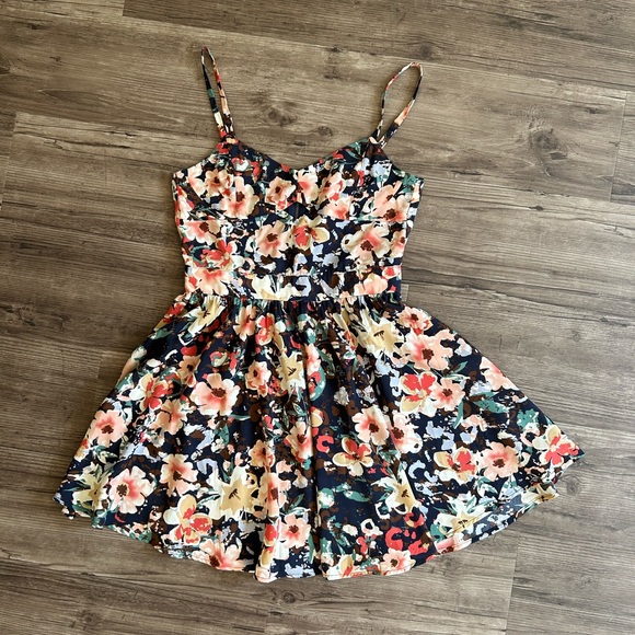 Lucca Couture dress - Picture 3 of 3